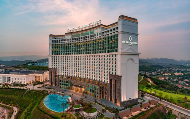 khách sạn 5 sao Hạ Long