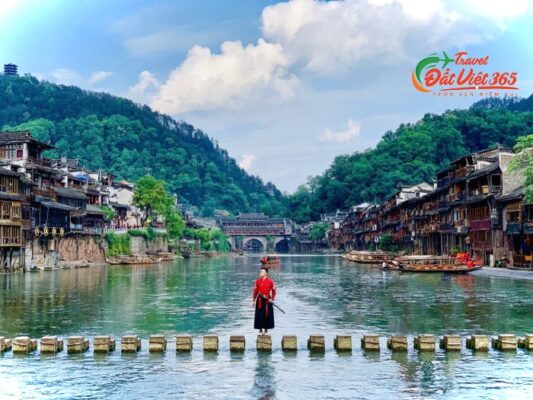 tour phượng hoàng cổ trấn