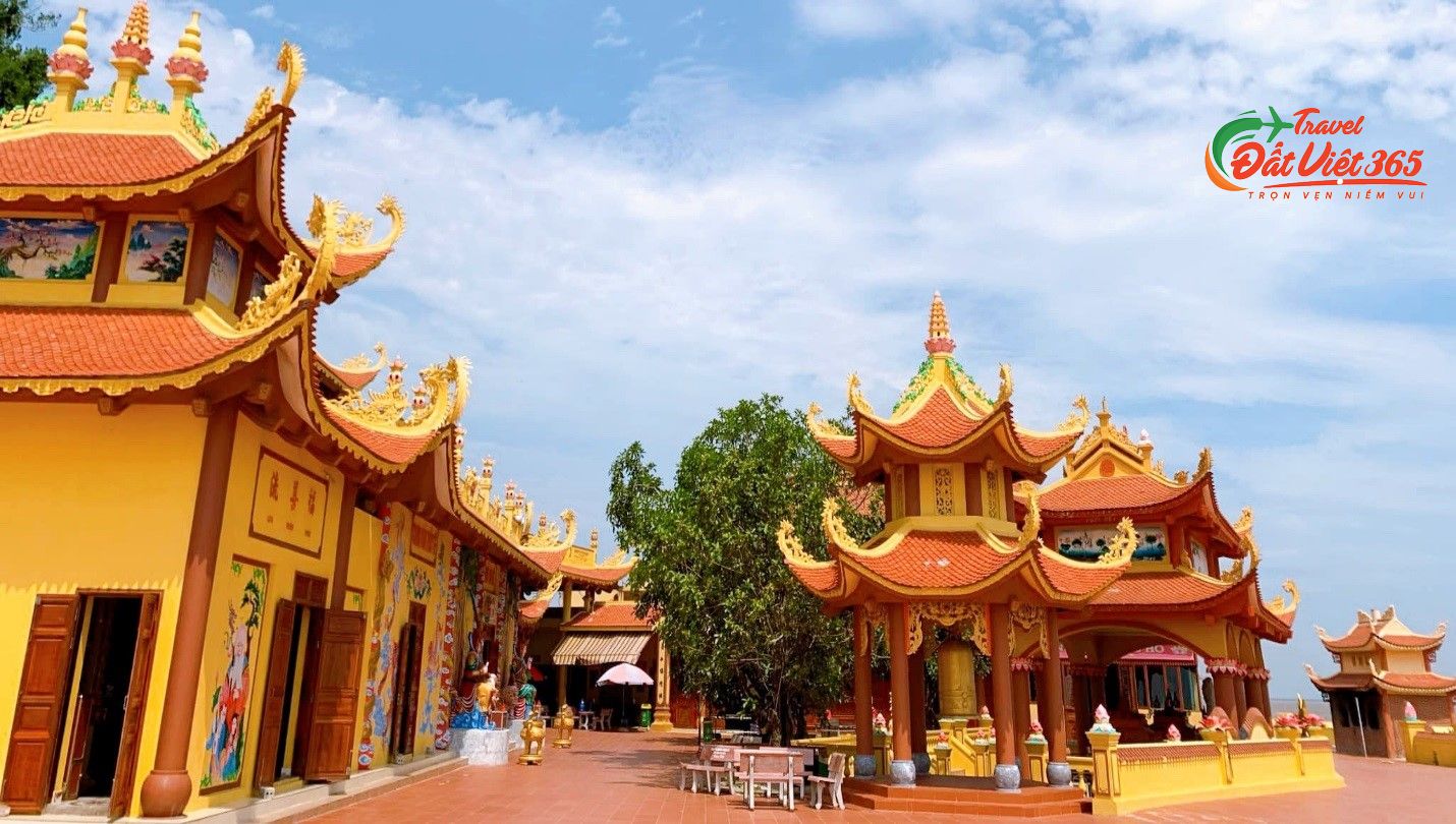 Den-Ba-De---Tim-ve-chon-linh-thieng-va-huyen-bi-1_result