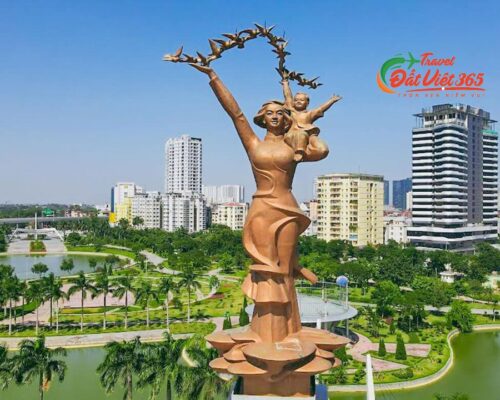 07h00: Qúy khách dùng bữa sáng, thư giãn, nghỉ ngơi. Buổi sáng: Qúy khách tự do vui chơi, tự do khám phá các trải nghiệm dịch vụ, dạo quanh công viên chụp ảnh làm kỉ niệm,..... 10h00: Qúy khách làm thủ tục trả phòng, sau đó dùng bữa trưa tại nhà hàng. 14h00: Chia tay Công Viên Di Sản Hòa Bình, quý khách lên xe khởi hành về Hà Nội, trên đường về sẽ ghé Thăm Vườn Cam Tại Cao Phong Hòa Bình,...... 17h00: Về đến Hà Nội, xe đưa quý khách về điểm hẹn ban đầu, kêt thúc chương trình tour du lịch. Hẹn gặp lại quý khách trong những hành trình tiếp theo!