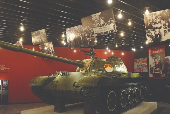 tour bảo tàng quân sự 