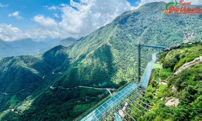 Cầu Kính Rồng Mây – Góc nhìn ngoạn mục trên mây