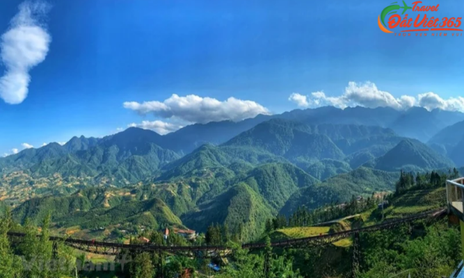 Địa hình Sapa được thiên nhiên ưu ái với sự phong phú hiếm có: từ đỉnh núi cao, thung lũng ruộng bậc thang